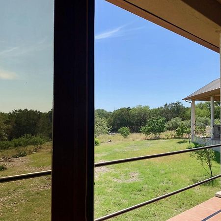 Вилла Scenic Hill Country Retreat - Rhino Ranch Нью Браунфелс Экстерьер фото