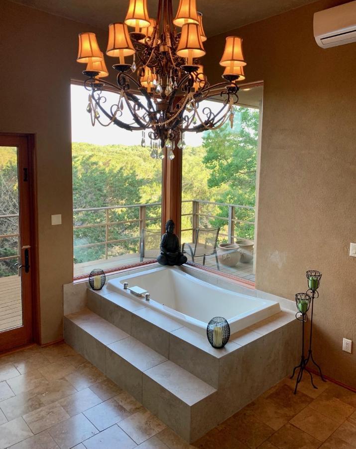 Вилла Scenic Hill Country Retreat - Rhino Ranch Нью Браунфелс Экстерьер фото