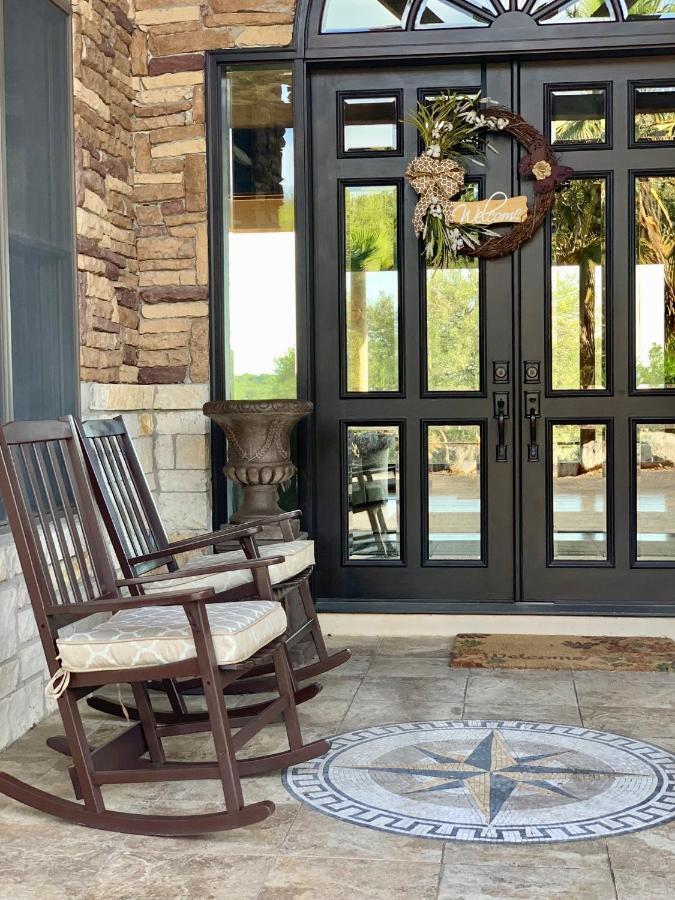 Вилла Scenic Hill Country Retreat - Rhino Ranch Нью Браунфелс Экстерьер фото