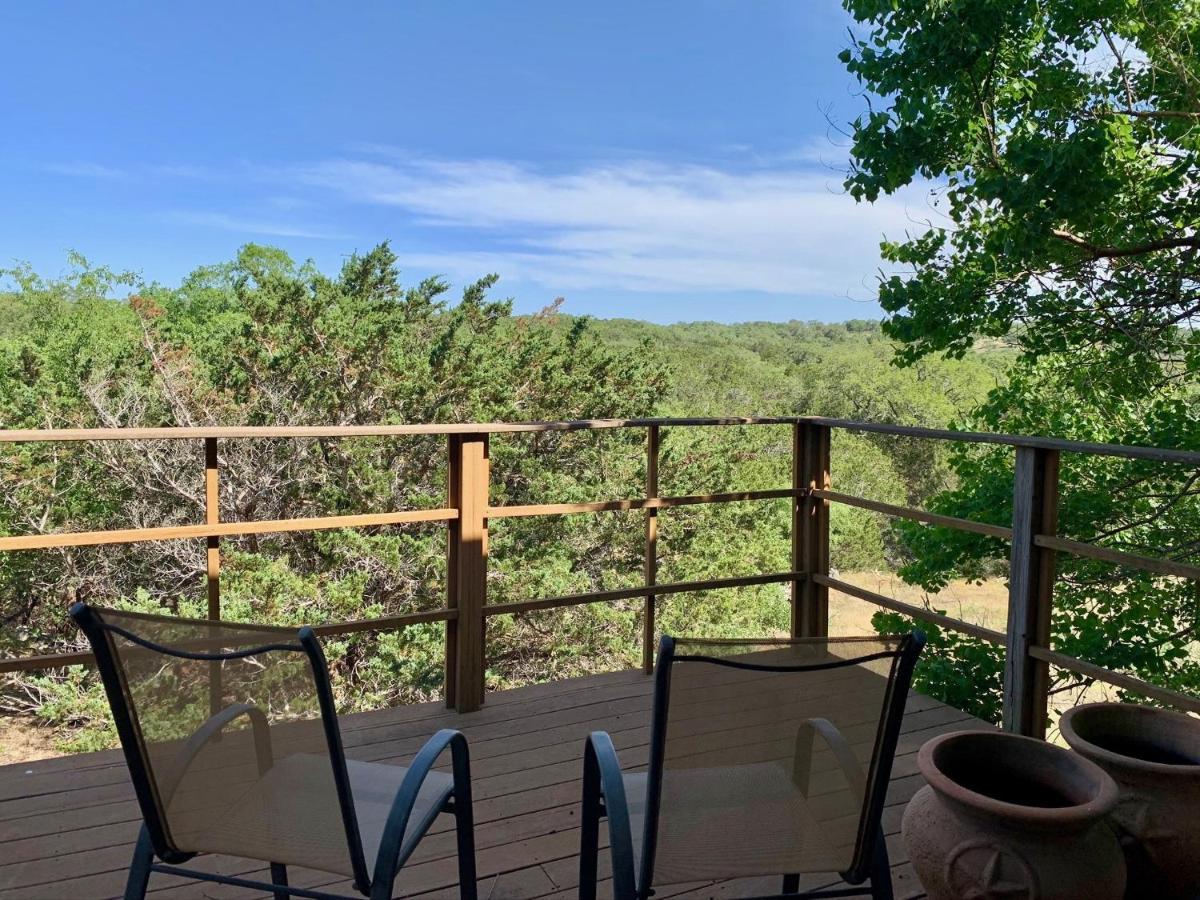 Вилла Scenic Hill Country Retreat - Rhino Ranch Нью Браунфелс Экстерьер фото