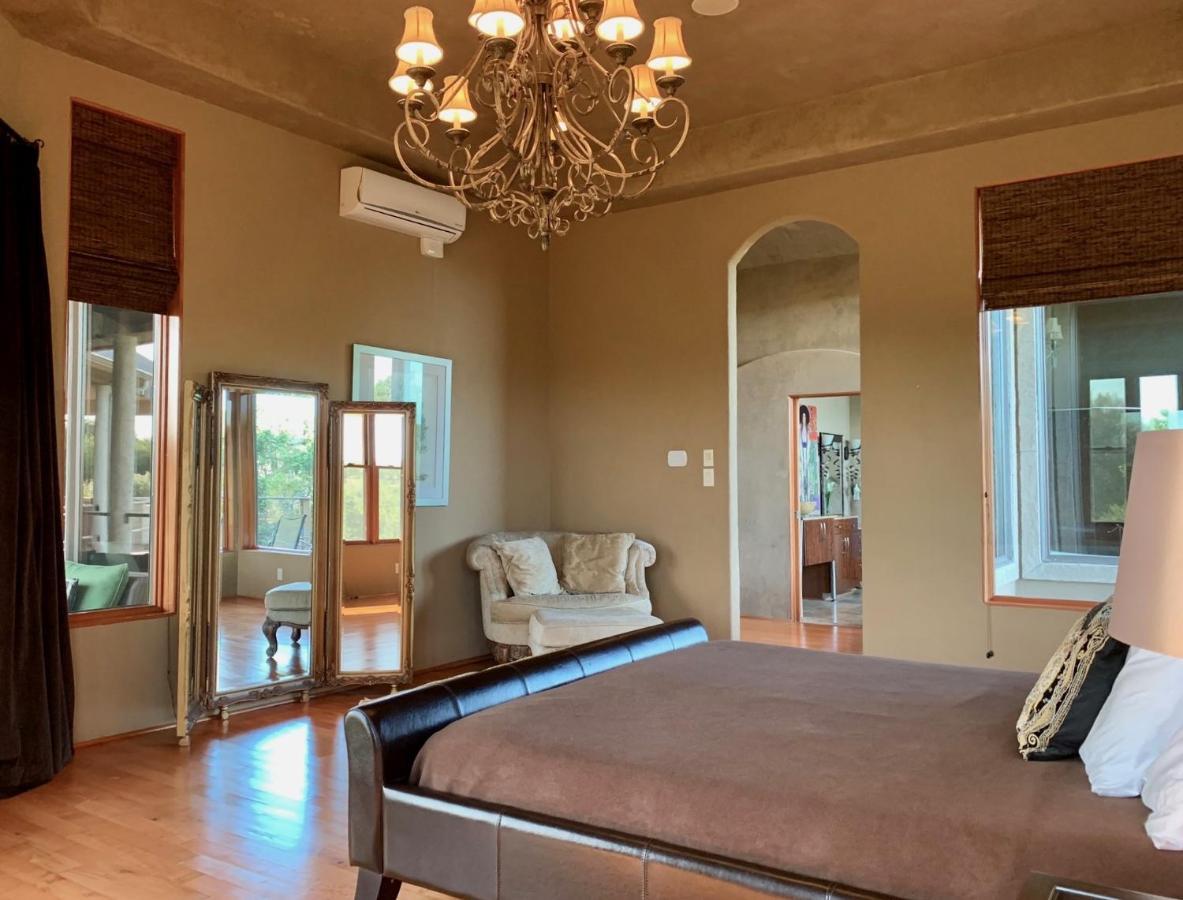 Вилла Scenic Hill Country Retreat - Rhino Ranch Нью Браунфелс Экстерьер фото