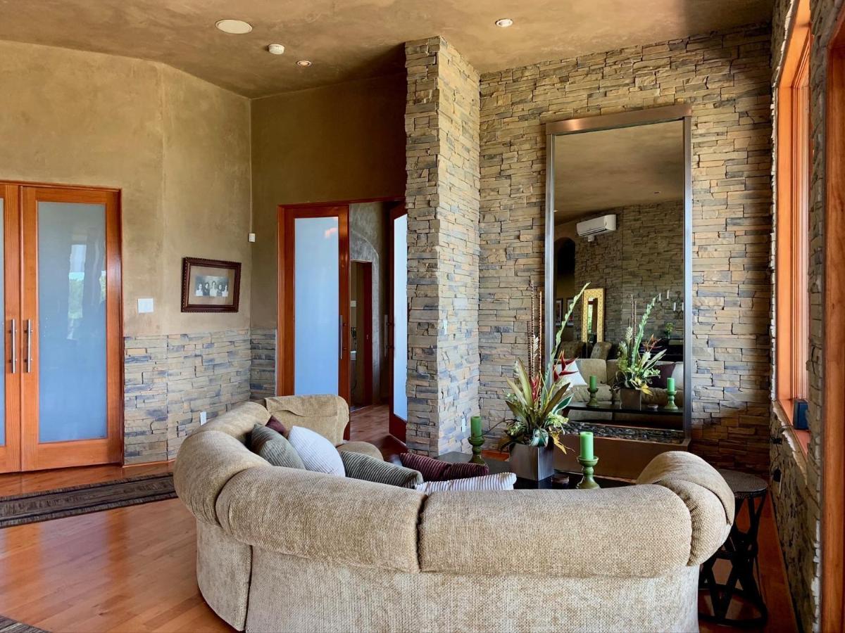 Вилла Scenic Hill Country Retreat - Rhino Ranch Нью Браунфелс Экстерьер фото